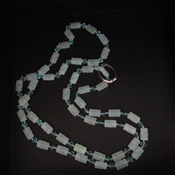 Uranium glass vintage hand knotted bead necklace - Picture 2 of 11